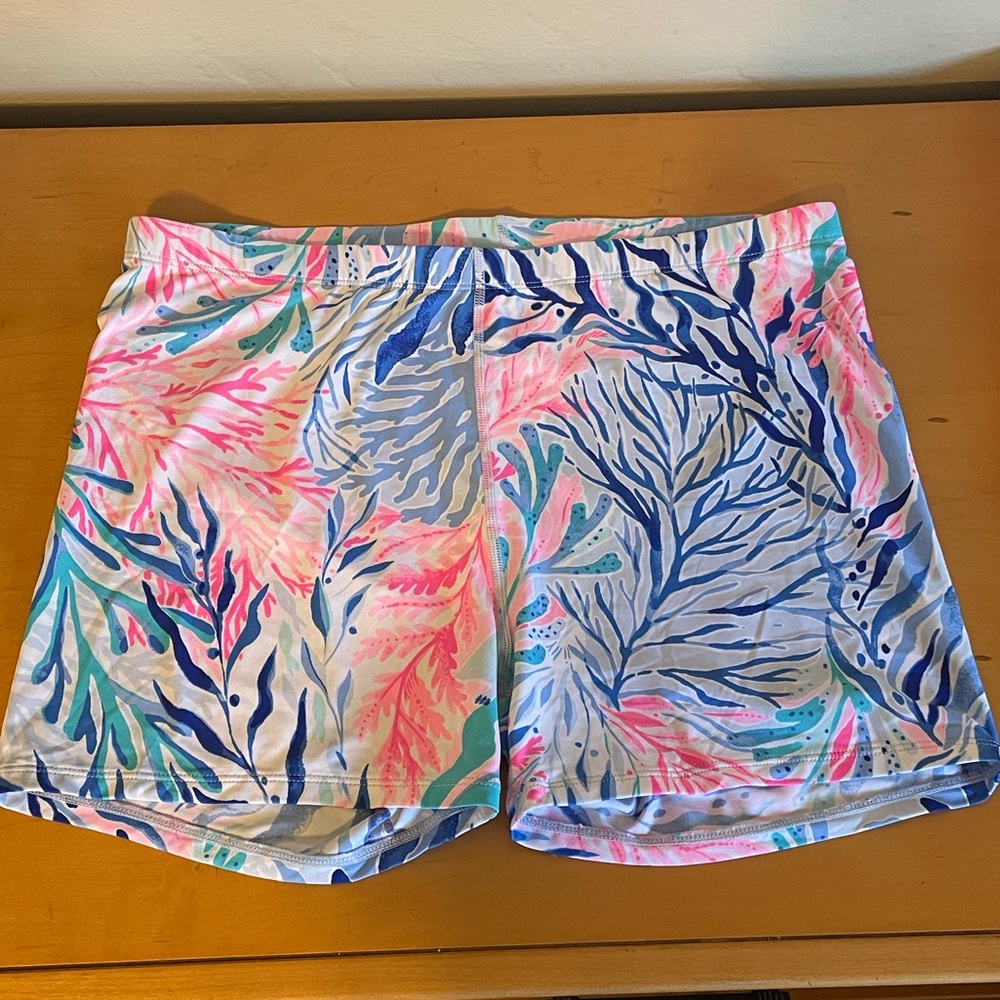 NWOT Lilly Pulitzer Luxletic Meryl Short Kaleidoscope Coral